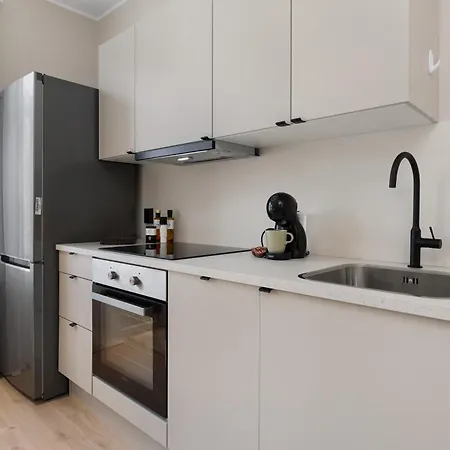 Newly Renovated In A Classic Building Appartement *